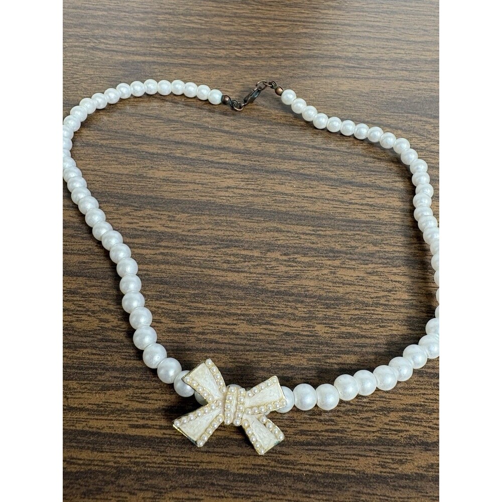 Vintage Y2K 90s Bow Tie Faux Pearl Bead Necklace 16”